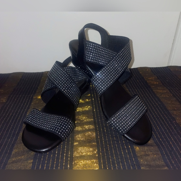 Predictions Comfort Plus Size 71/2 Strappy Silver Rinestone Studded Sandals Cute - Picture 13 of 14